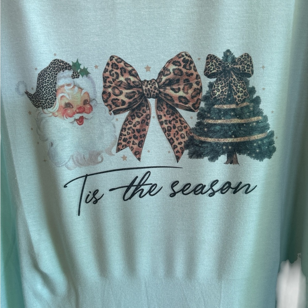 🎅🏼Zenana Outfitters Light Blue Long Sleeve Tee 🎄